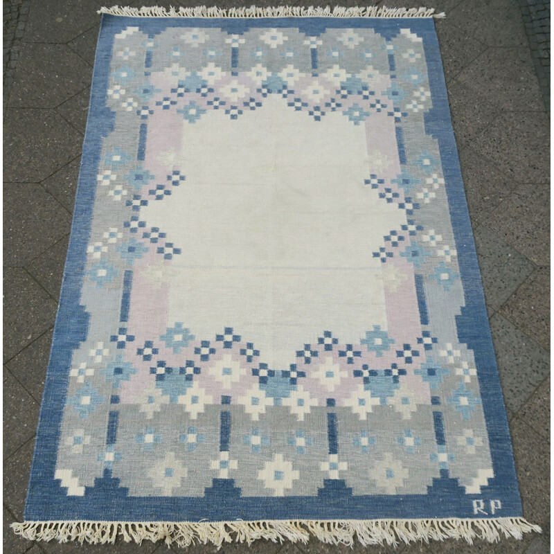 Vintage Swedish Röllakan Kelim rug