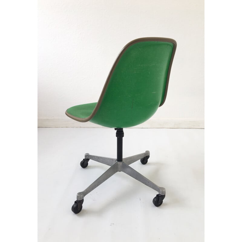 Chaise de bureau vintage en fibre de verre Eames PSC pour Herman Miller