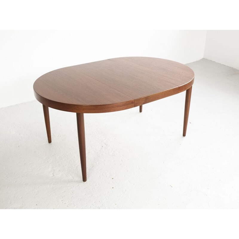 Vintage Danish round table in teak with 2 extension plates by Kai Kristiansen