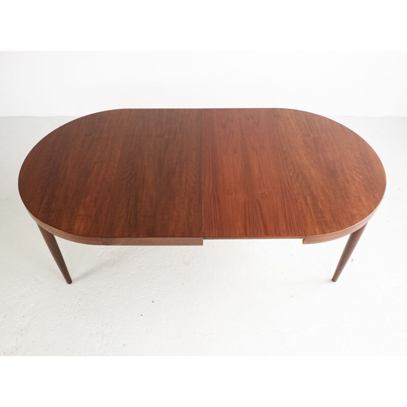 Vintage Danish round table in teak with 2 extension plates by Kai Kristiansen