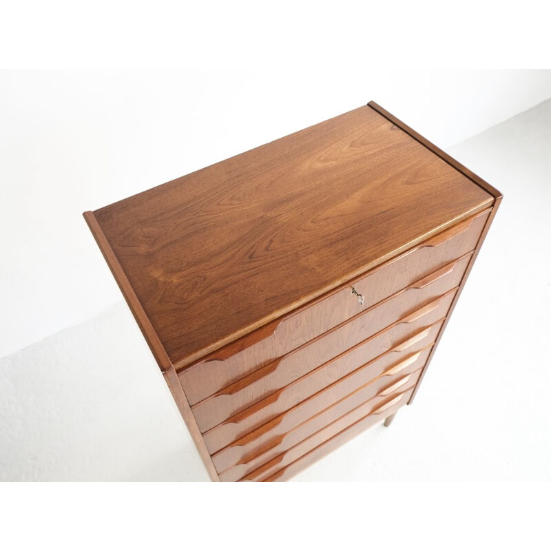 Vintage Danish chest of 7 drawers in teak