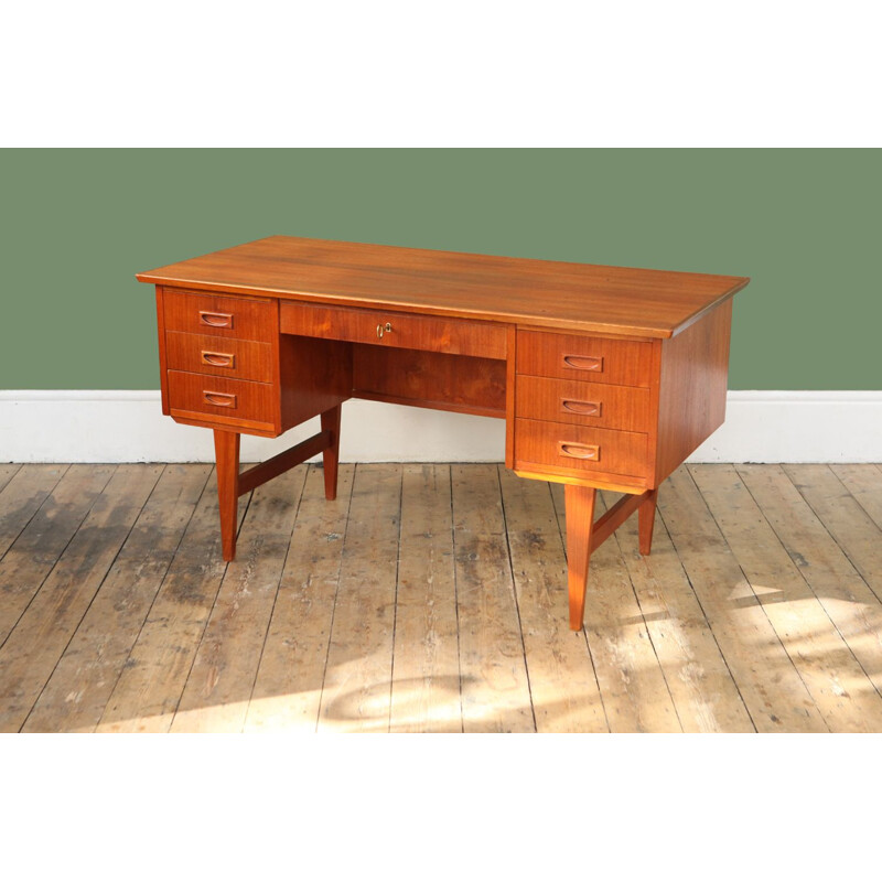 Vintage scandinavian desk in teak from the 60s