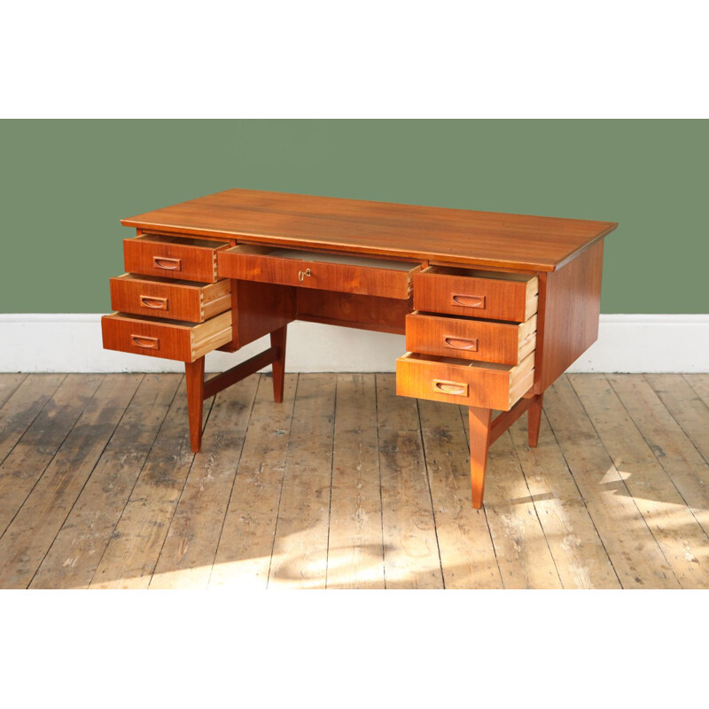 Vintage scandinavian desk in teak from the 60s