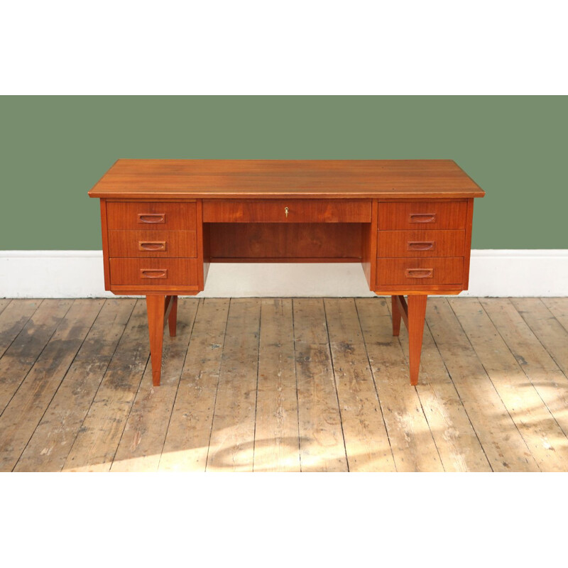 Vintage scandinavian desk in teak from the 60s