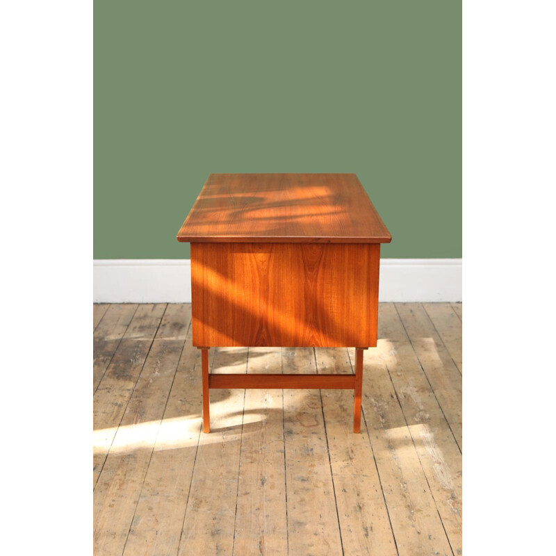 Vintage scandinavian desk in teak from the 60s