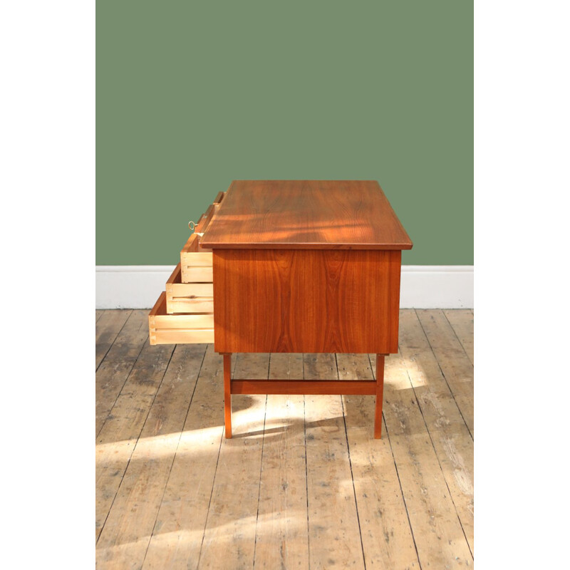 Vintage scandinavian desk in teak from the 60s