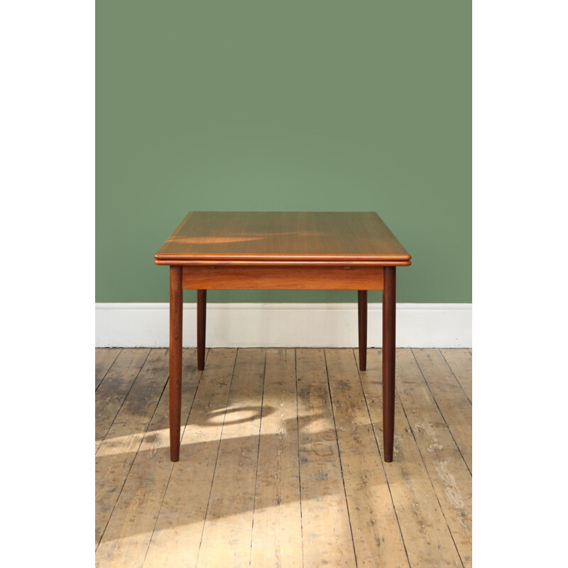 Vintage Scandinavian extendable dining table in teak  from the 60s