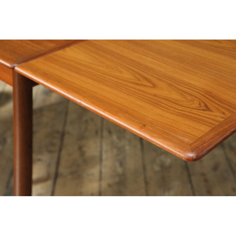 Vintage Scandinavian extendable dining table in teak  from the 60s