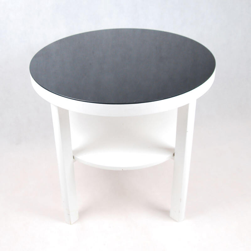 Table basse blanche avec plateau en verre noir