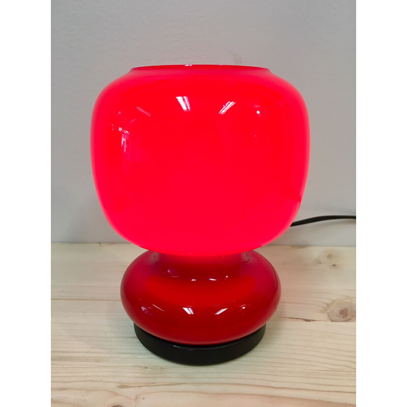 Lampe vintage française rouge en verre opalin et acier 1980