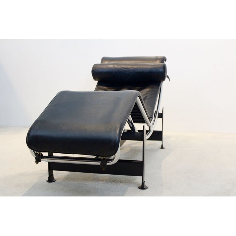 Longe chair Le Corbusier LC4 for Cassina in Black Leather, by Pierre Jeanneret & Charlotte Perriand