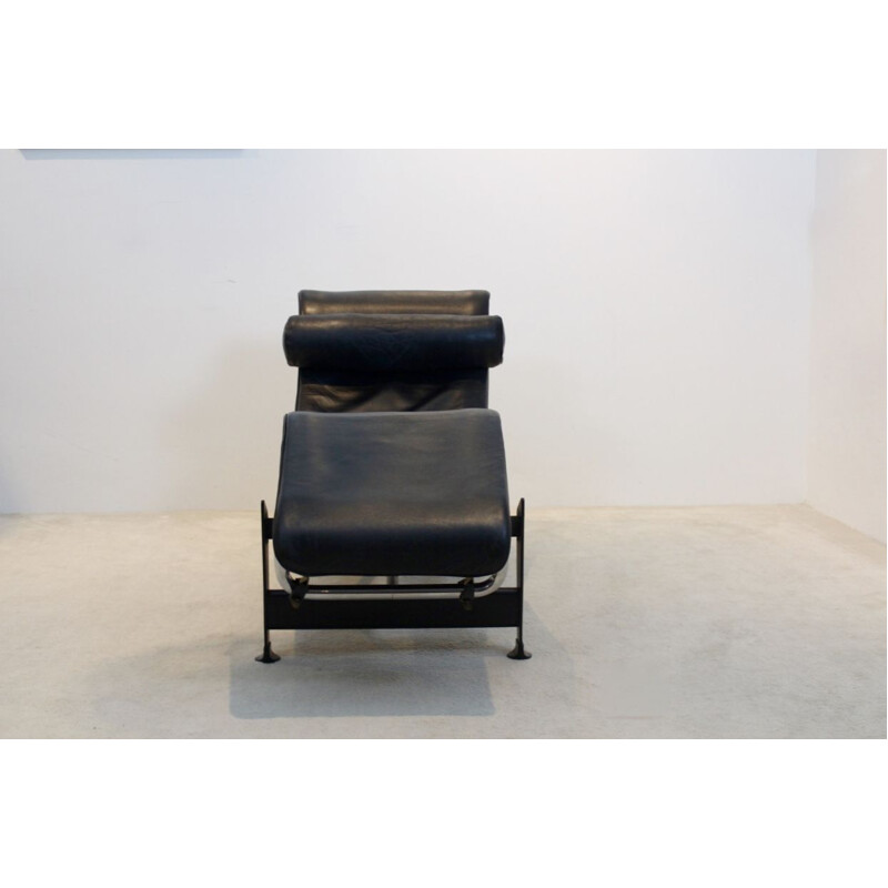 Longe chair Le Corbusier LC4 for Cassina in Black Leather, by Pierre Jeanneret & Charlotte Perriand