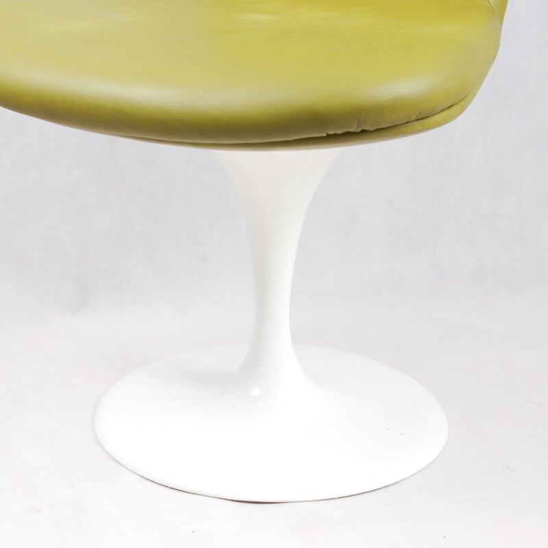 Haute chaise pivotante type tulipe en cuir, Danemark des années 70