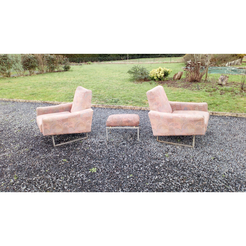 Paar vintage fauteuils met roze stoffen voetenbank, Frankrijk 1950