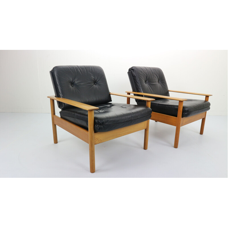 Ensemble de 2 fauteuils vintage scandinaves en cuir noir et hêtre 1960