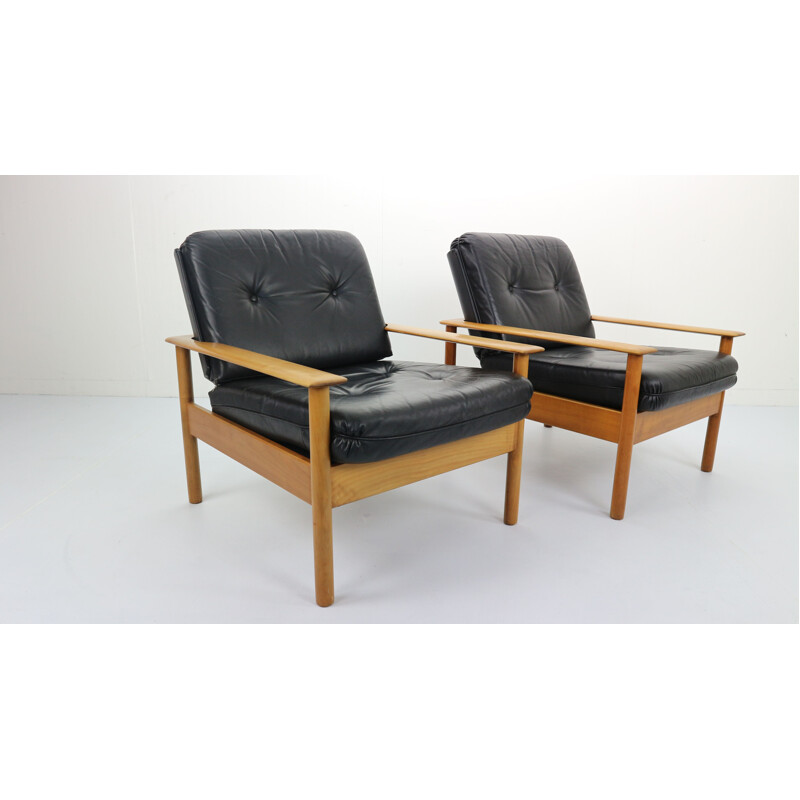 Set of 2 vintage scandinavian armchairs in black leather and beechwood 1960