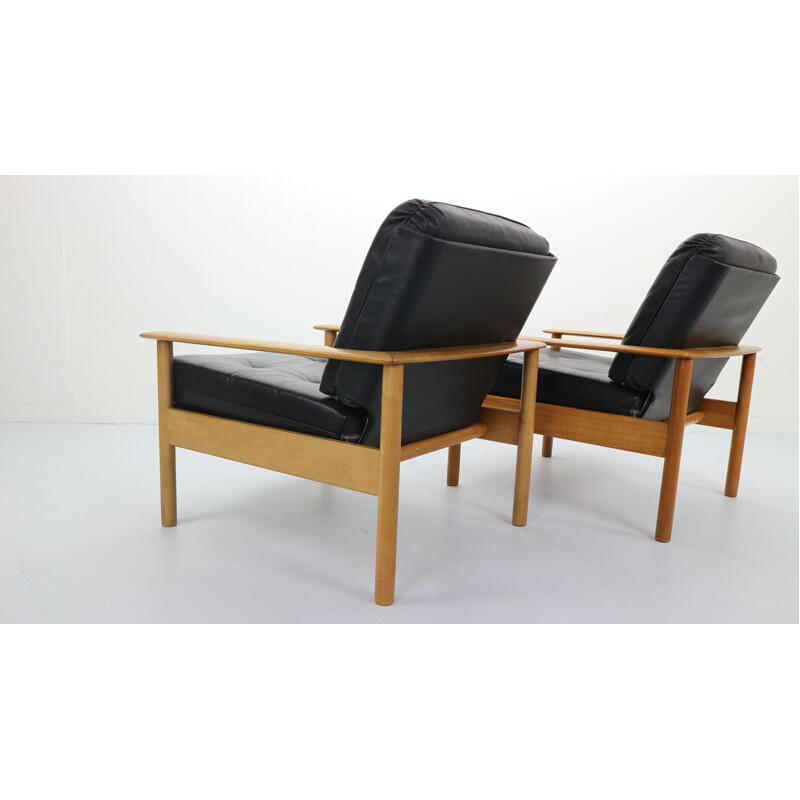 Set of 2 vintage scandinavian armchairs in black leather and beechwood 1960