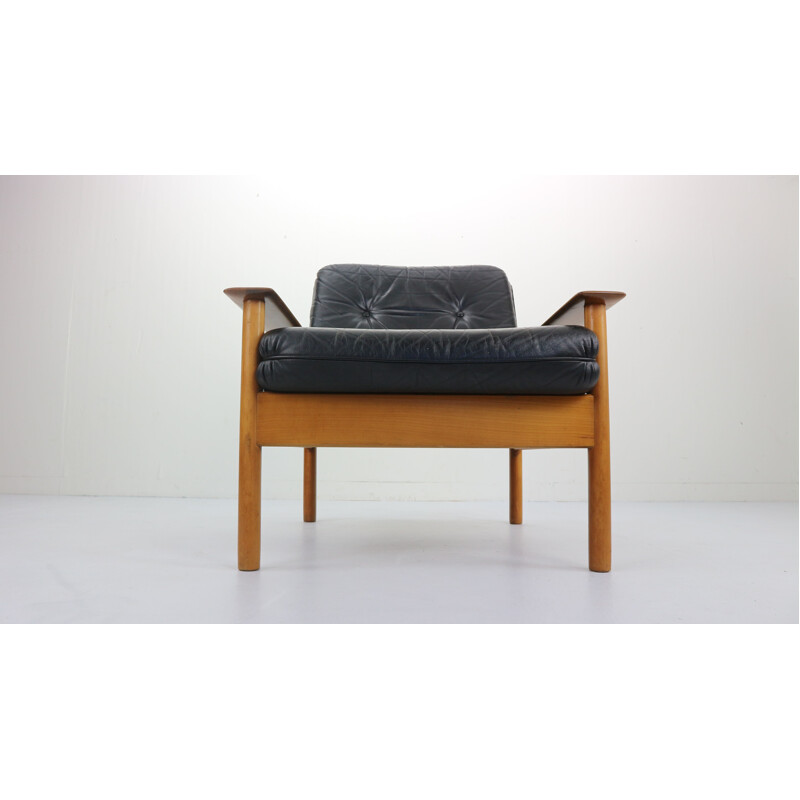 Vintage scandinavian armchair in black leather and beechwood 1960