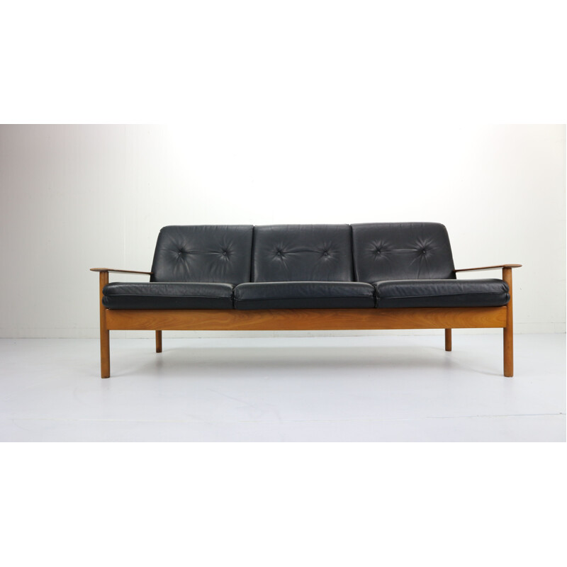 3-seater sofa in beechwood and black leather