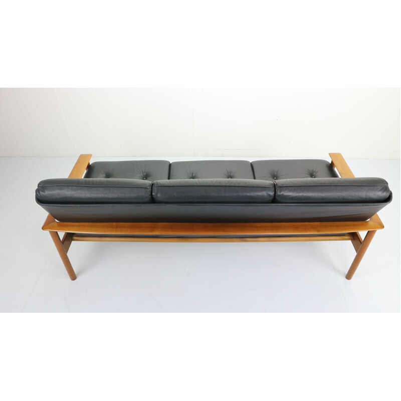 3-seater sofa in beechwood and black leather
