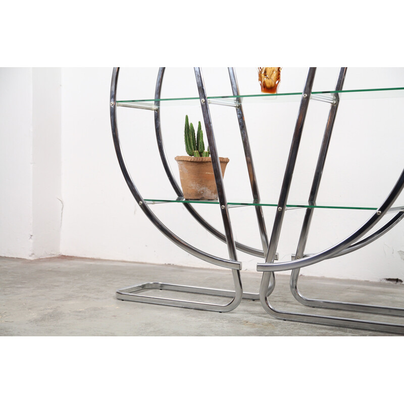 Round tubular shelf in aluminum