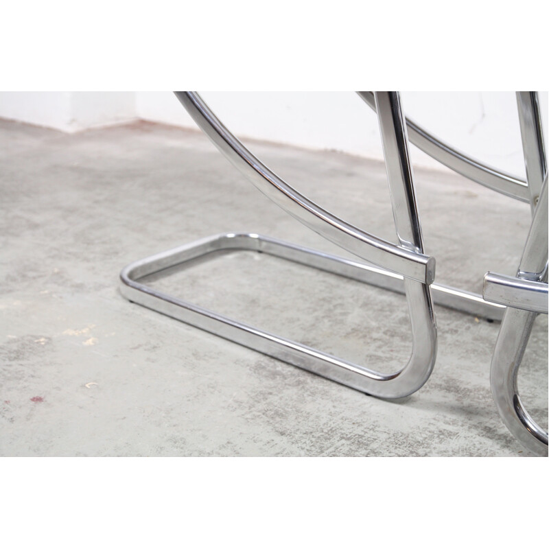 Round tubular shelf in aluminum