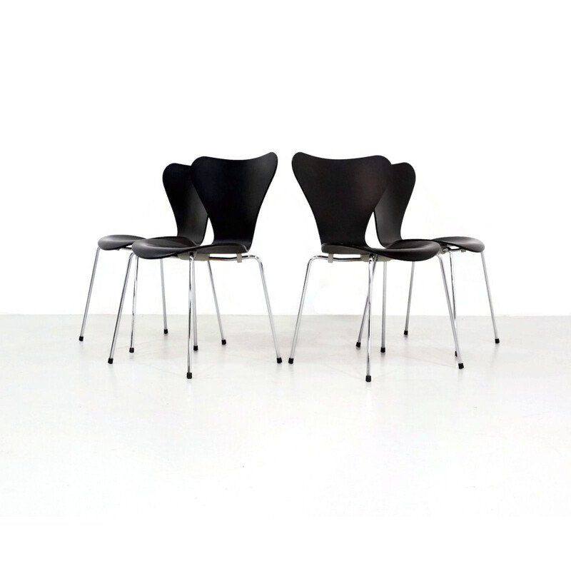 Ensemble de 4 chaises vintage 3107 pour Hansen en bois noir et métal