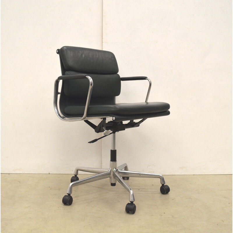Vintage Desk chair in leather model EA217 Alu Soft Pad  by Charles Eames 