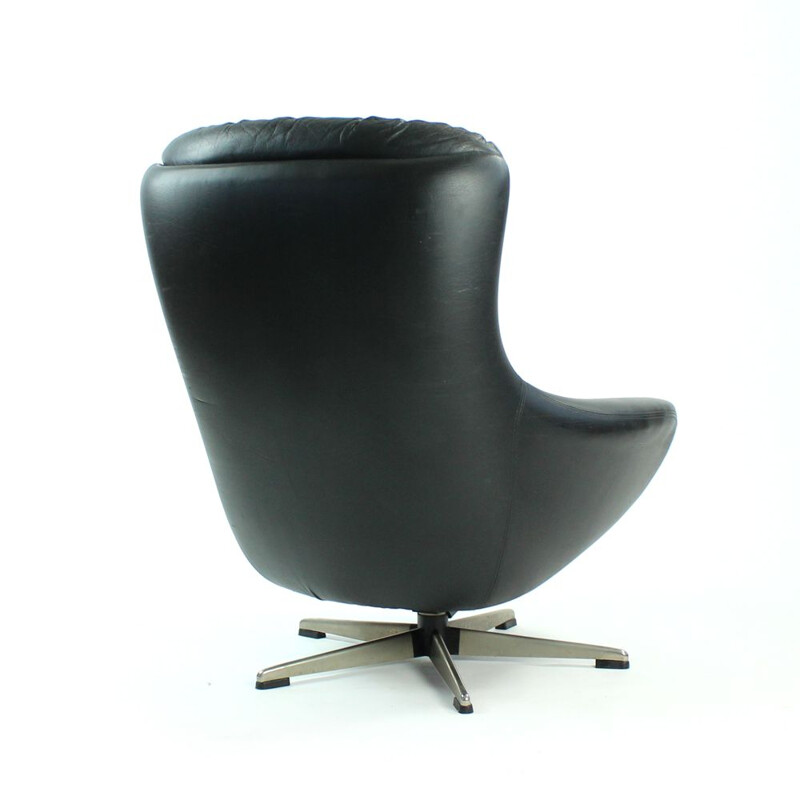 Swiveling armchair in black leather by Peem