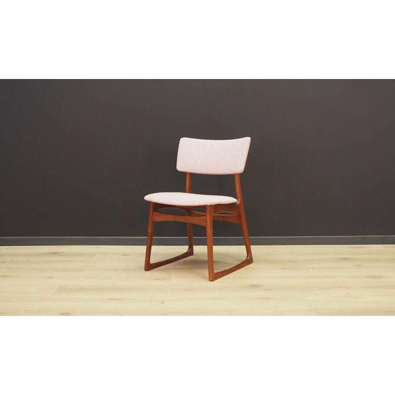 Vintage scandinavian chair in teak