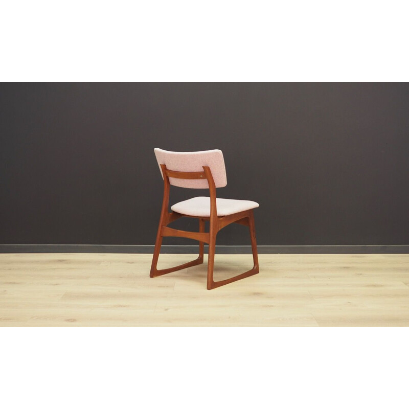 Vintage scandinavian chair in teak