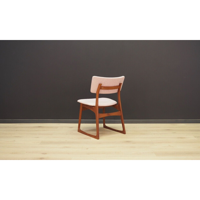 Vintage scandinavian chair in teak