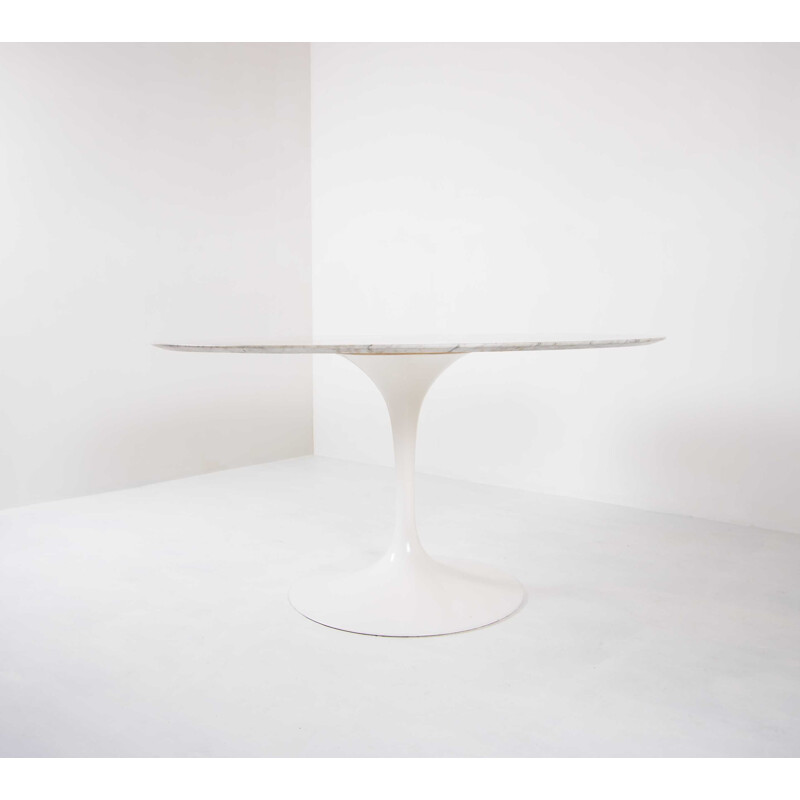 Eero Saarinen marble dining table 137cm