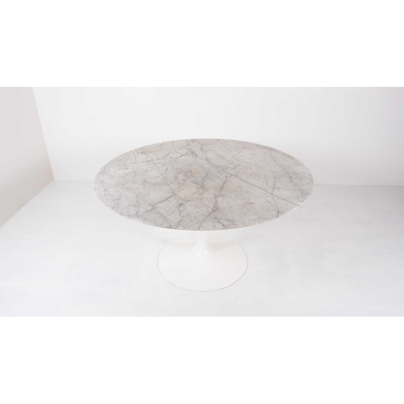 Eero Saarinen marble dining table 137cm