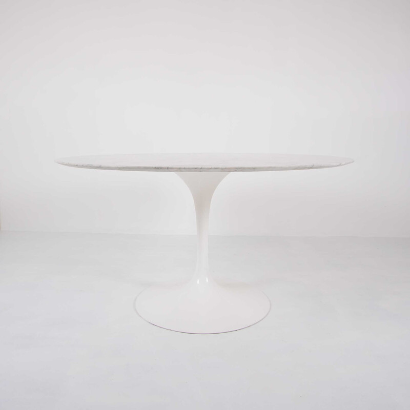 Eero Saarinen marble dining table 137cm