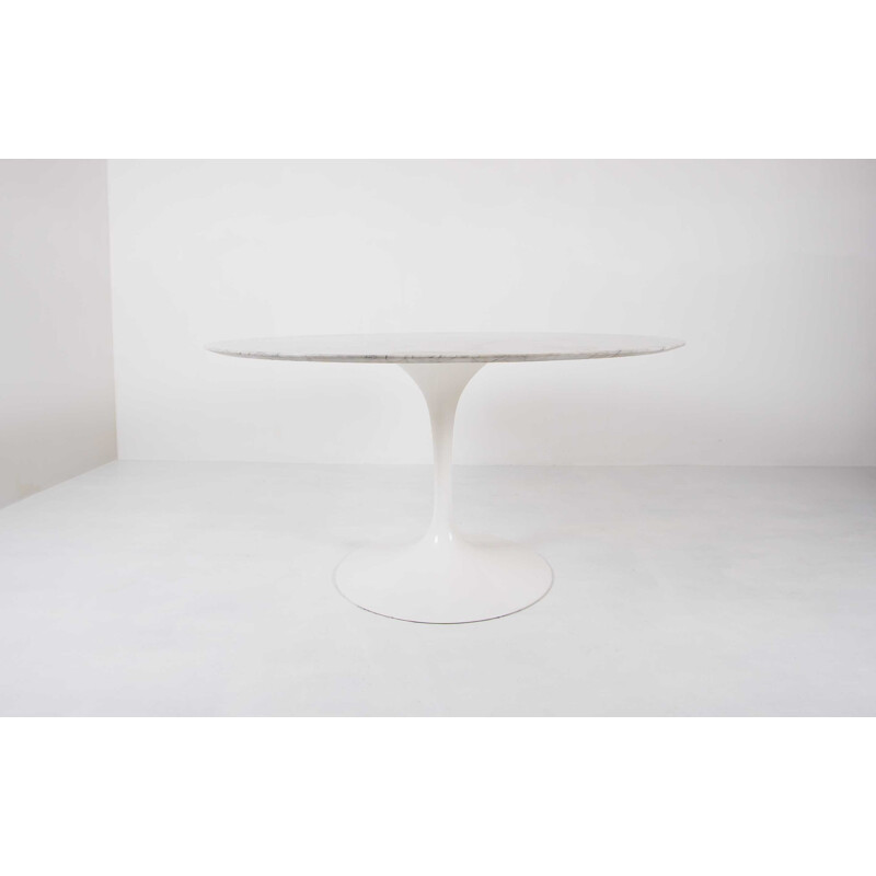 Eero Saarinen marble dining table 137cm