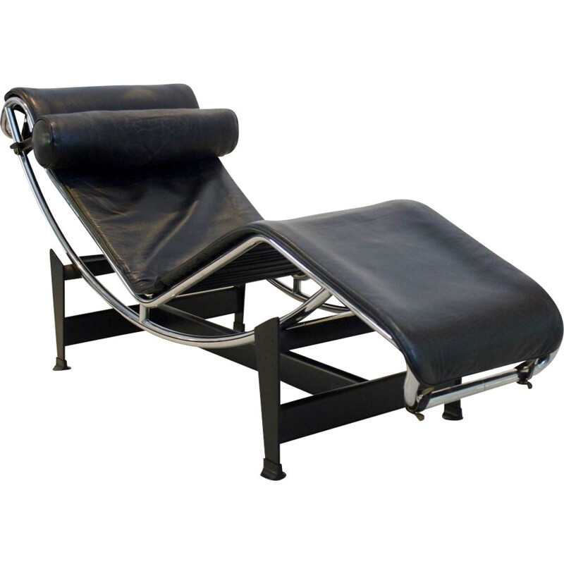 Longe chair Le Corbusier LC4 for Cassina in Black Leather, by Pierre Jeanneret & Charlotte Perriand