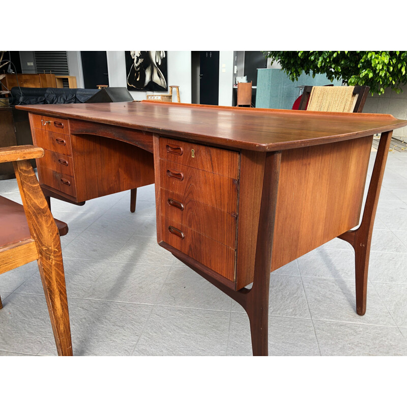 Vintage desk in rosewood by Svend Aage Madsen for H.P. Hansen