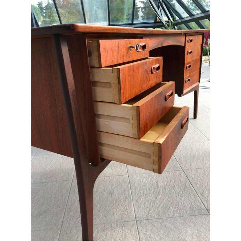 Vintage desk in rosewood by Svend Aage Madsen for H.P. Hansen