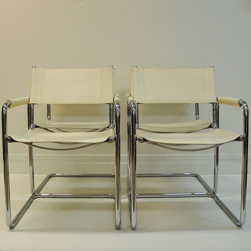 Set of 4 vintage chairs in white Leather  by Linea Veam, Cantilever, Italy, 70s 80s