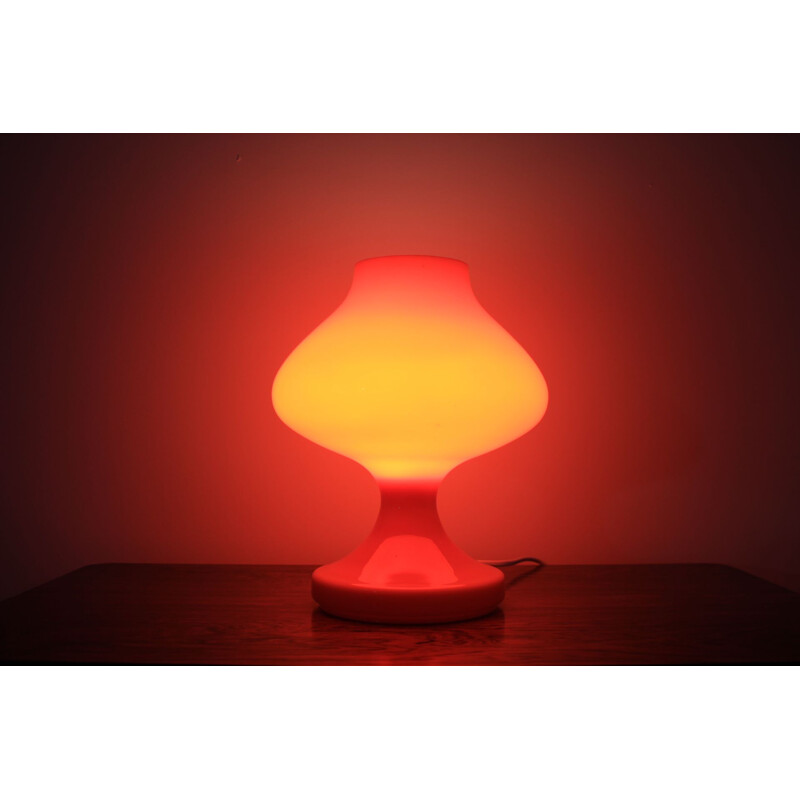 Lampe de table vintage verre opaline rouge par Stefan Tabery,1970 