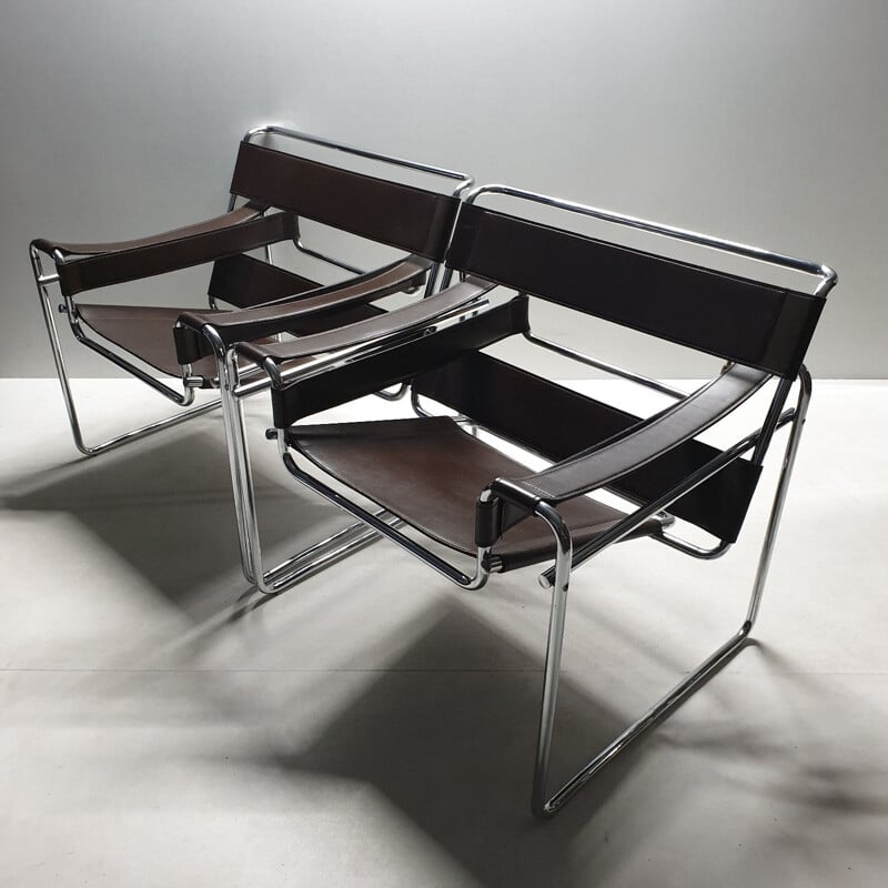 Vintage pair of brown leather wassily B3 chairs by Marcel Breuer for Gavina