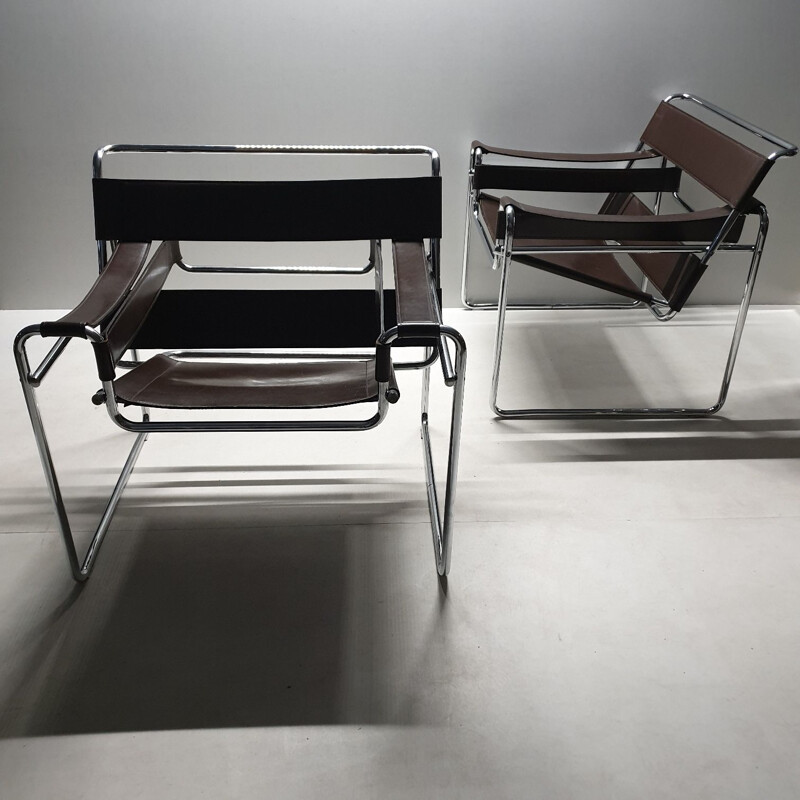 Vintage pair of brown leather wassily B3 chairs by Marcel Breuer for Gavina