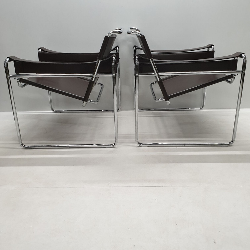 Vintage pair of brown leather wassily B3 chairs by Marcel Breuer for Gavina