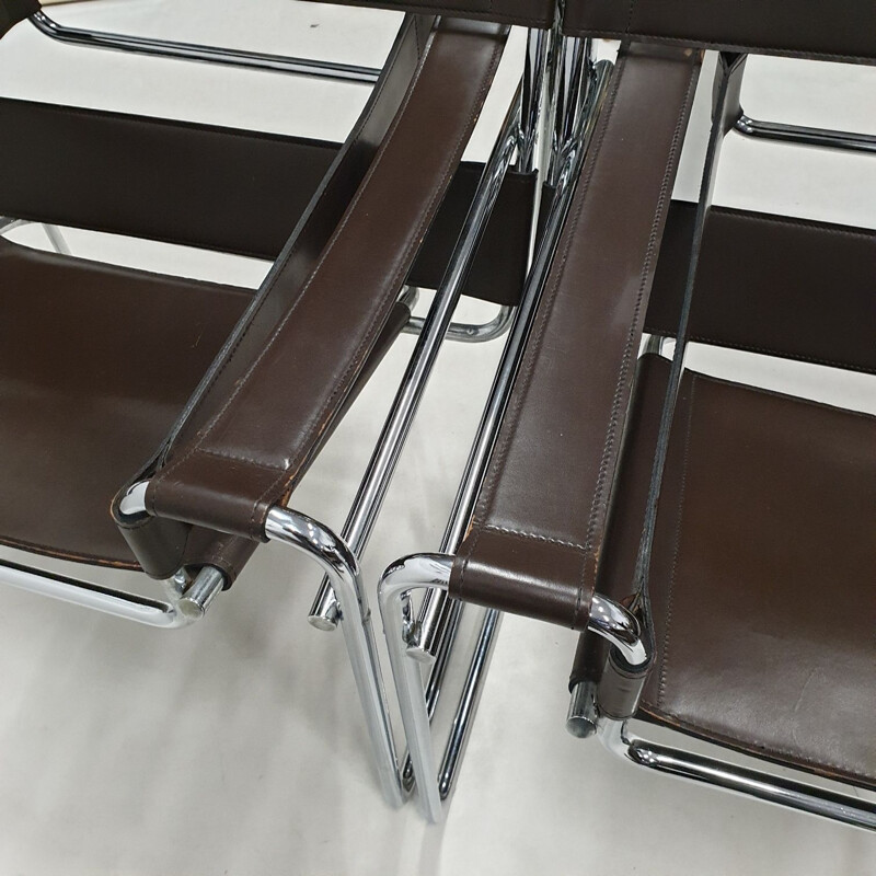 Paire de fauteuil vintage wassily B3 en cuir brun par Marcel Breuer pour Gavina