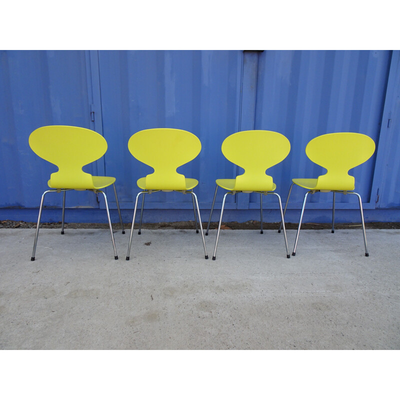 Set of 4 vintage chairs yellow ant Jacobsen for fritz hansen