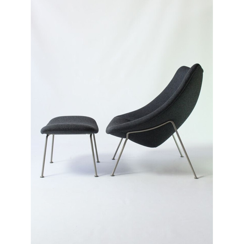 Vintage Oyster lounge chair and ottoman model F157 by Pierre Paulin for Artifort