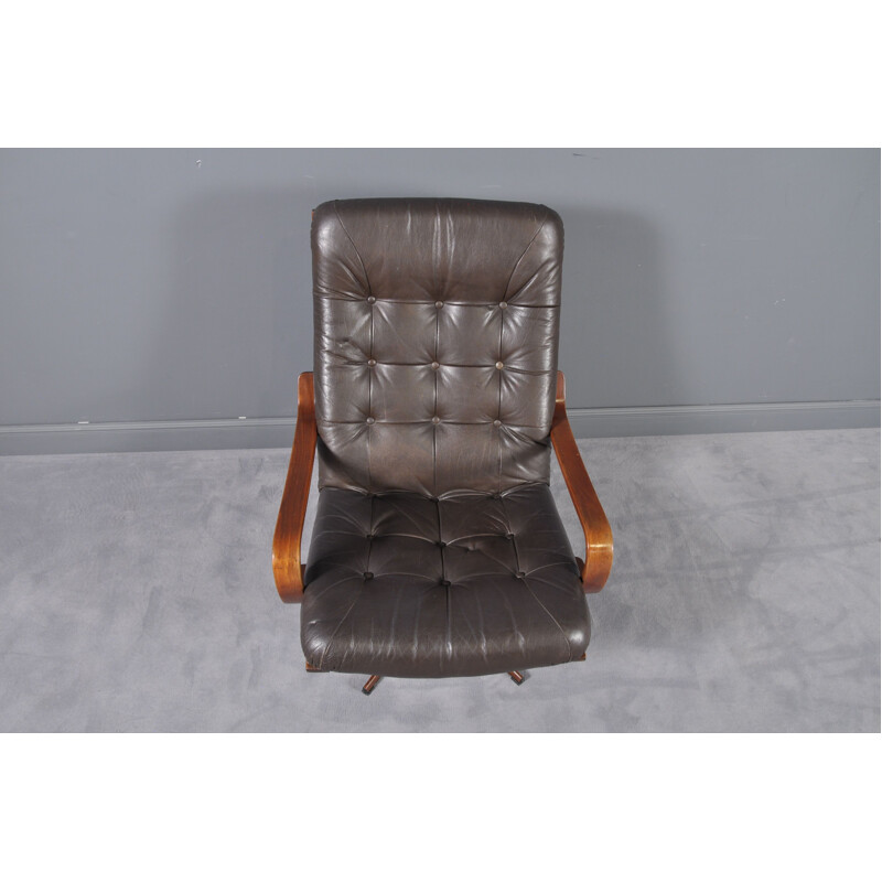 Fauteuil vintage pivotant en cuir suédois