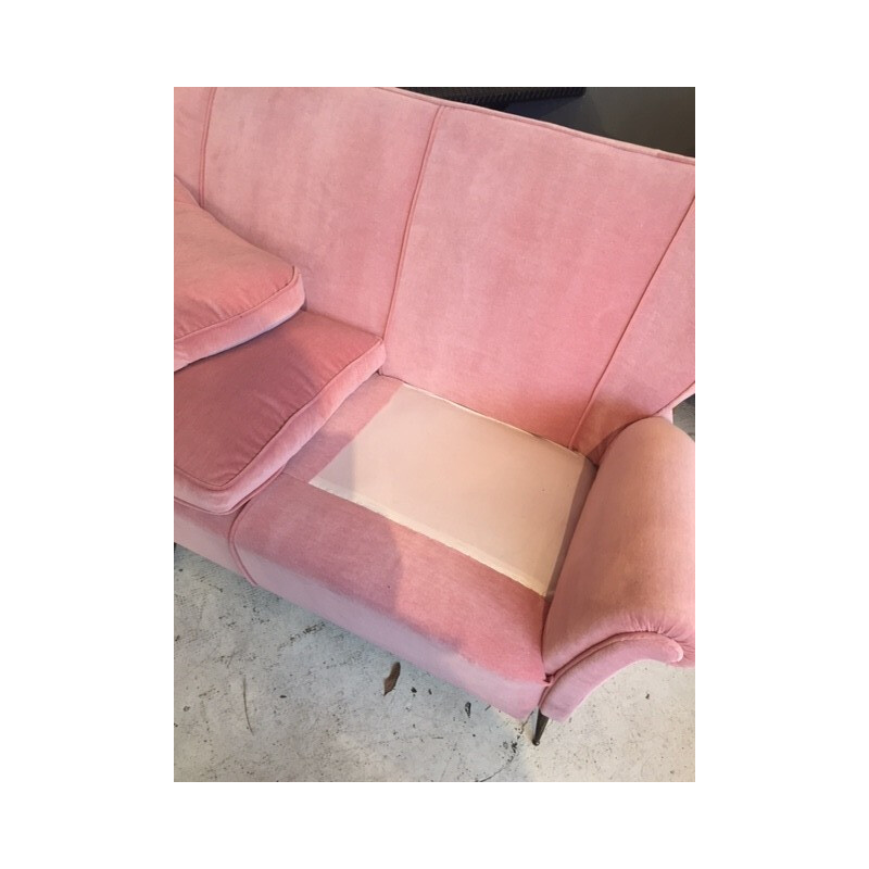 3 seater vintage sofa in brass and pink velvet - 1950s