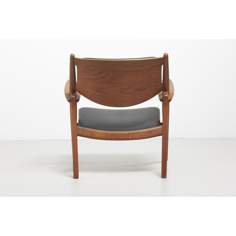 CH-28 chair in oakwood by Hans J. Wegner